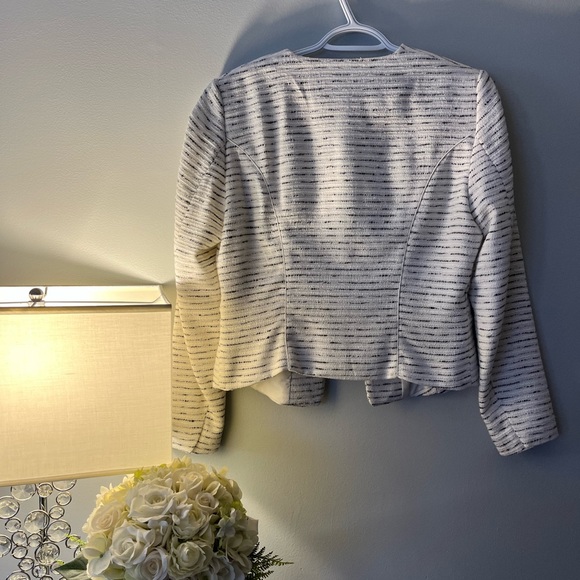 Blazer - Picture 2 of 4